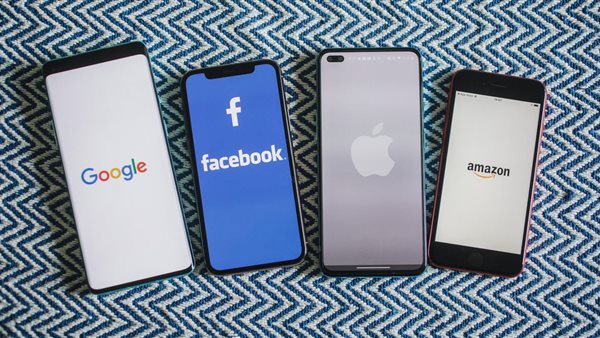 فيسبوك وآبل وجوجل