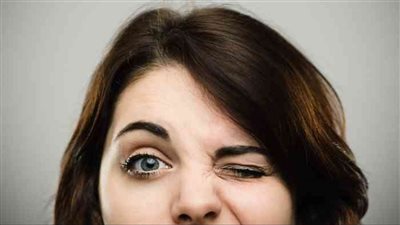  من بينها الكافيين.. تعرف على أسباب ارتعاش العين