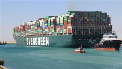 بعد 3 أشهر من جنوحها.. السفينة إيفر جيفين تغادر المجرى الملاحي لقناة السويس