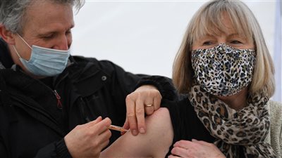 10 دول أوروبية تستقبل البريطانيين الملقحين بجرعات هندية