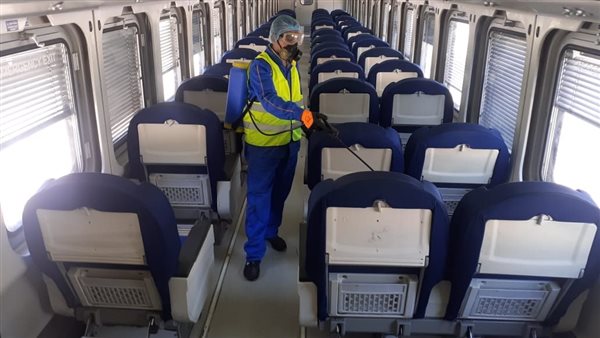 تعقيم قطارات السكة