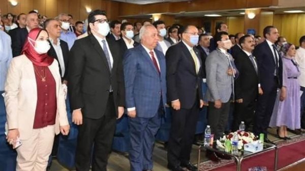 محافظ الشرقية السابق