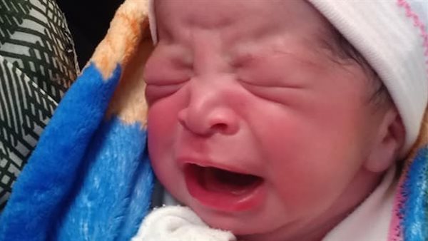 الطفلة فور ولادتها