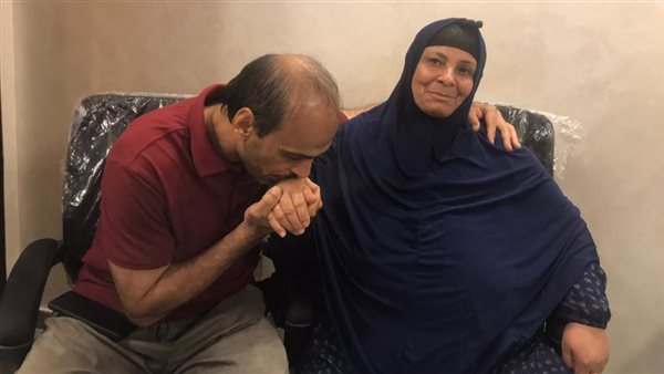 المدرس ووالدته 