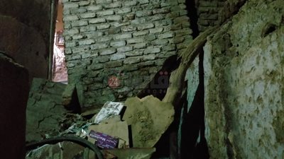 انهيار جزئي بمنزل من الطوب اللبن في الأقصر (صور)