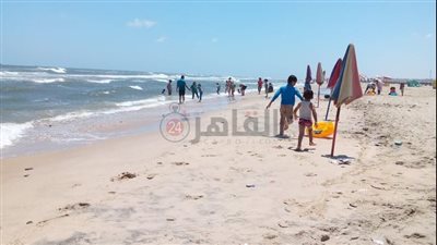 فرق الإنقاذ تحذر مصطافي بلطيم من النزول للبحر بسبب ارتفاع الأمواج (صور)