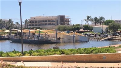 غرق مطعم سياحي 