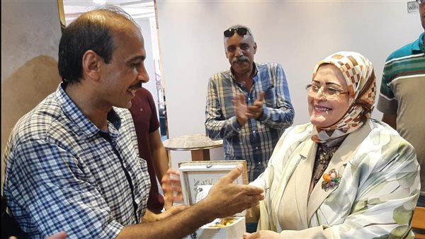 تكريم معلم تعرض للتنمر