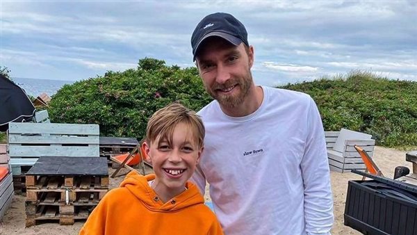 إريكسن مع أحد المعجبين