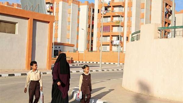 سكان حي الأسمرات