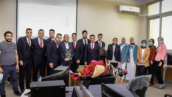 طلاب حاسبات ومعلومات