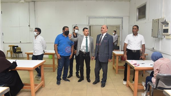 رئيس الجامعة يتابع