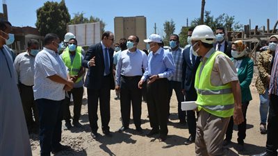 محافظ المنيا يتابع معدلات تنفيذ مشروعات 