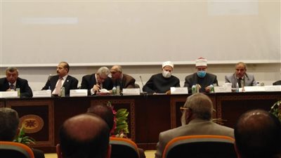 مفتي الجمهورية: الرئيس السيسي يبذل جهدا كبيرا لحماية حقوق مصر المائية (صور)