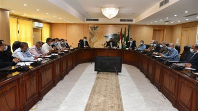 محافظ الفيوم: مراجعة خطوط التليفونات والإنترنت لتفادي أي مفاجآت أمام طلاب الثانوية العامة