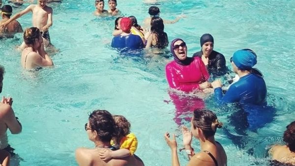 حمام سباحة - تعبيرية