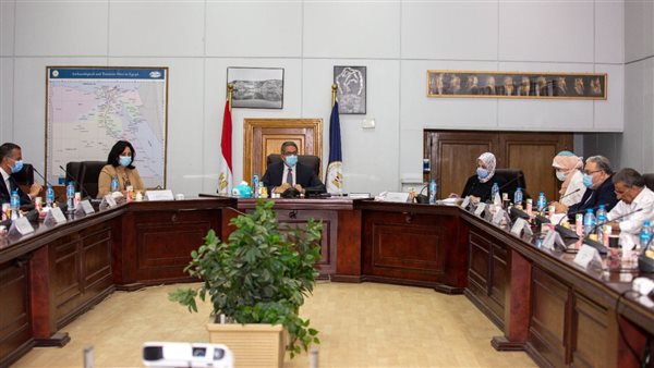 وزير السياحة والآثار