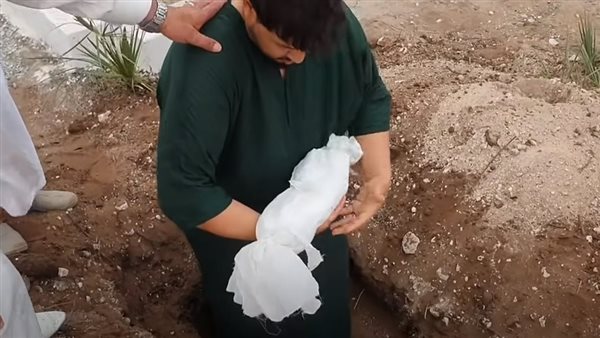 اليوتيوبر لحظة دفن