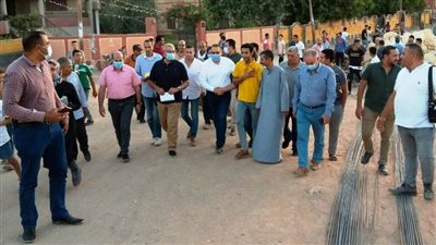 محافظ الشرقية يزور قرية 