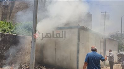 السيطرة على حريق بجوار محطة الزقازيق (صور)