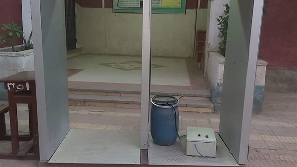 بوابات تعقيم أمام