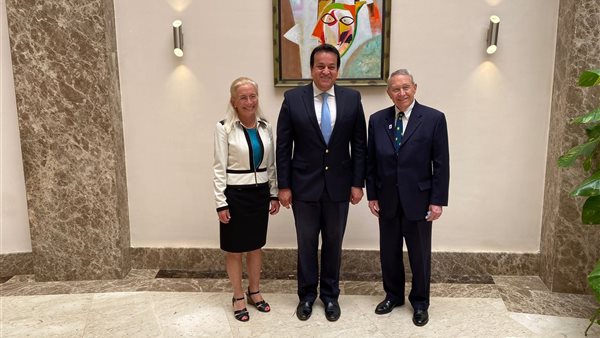 وزير التعليم ووفد