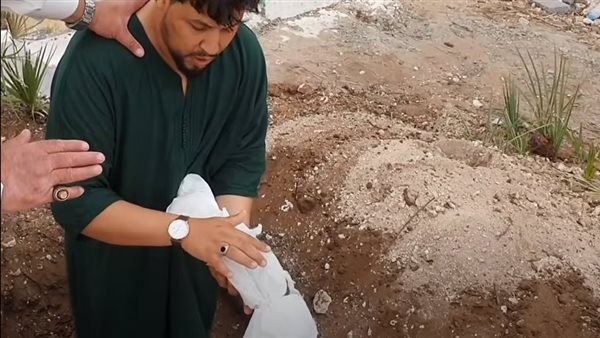 لحظة دفن يوتيوبر