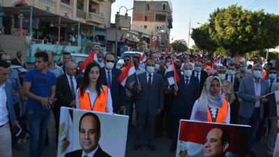 بمسيرة شبابية وعروض نيلية.. محافظ المنيا يشارك في الاحتفال بثورة 30 يونيو