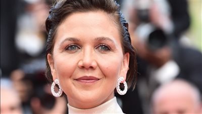 الممثلة الأمريكية ماجي جيلنهال على السجادة الحمراء في افتتاح مهرجان كان 