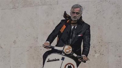 مورينيو يحضر إلى تدريبات روما بدراجة بخارية (صور)