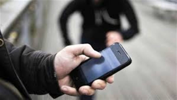 متهم بسرقة هاتف -