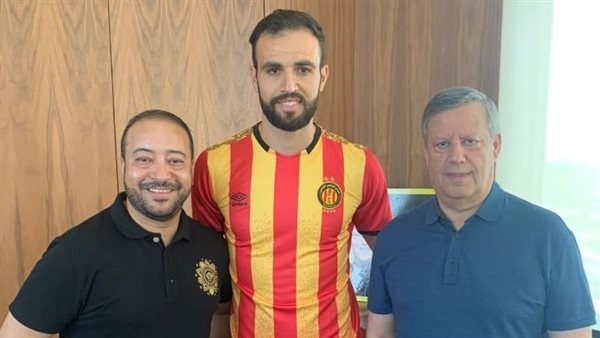 جانب من توقيع حمدي