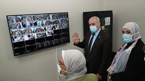 بدء الاختبارات الإلكترونية