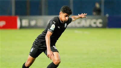 طبيب بيراميدز يكشف موقف إبراهيم عادل من اللحاق بمباراة الأهلي غدًا 