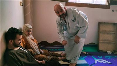 مأساة أحمد وخديجة.. 25 عاما محمولين على أكتاف الأسرة في المنوفية (فيديو) 