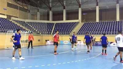 لاعب فريق الطيران لكرة اليد يستغيث بالمسؤولين بعد إصابته بورم في المخ (صور) 