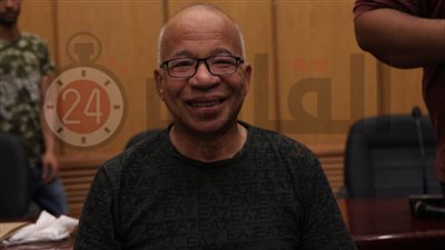 أول ظهور لشريف دسوقي بعد تعافيه وسط طلاب المعهد العالي للفنون المسرحية