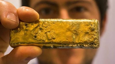 أسعار الذهب ترتفع مدعومة بالمخاوف بشأن الارتفاع المستمر في إصابات 