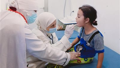 الكشف على 1695 مواطنا في قافلة طبية بالمنيا