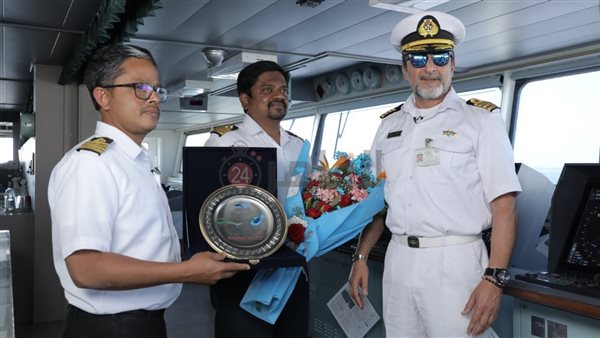 مغادرة السفينة أيفر