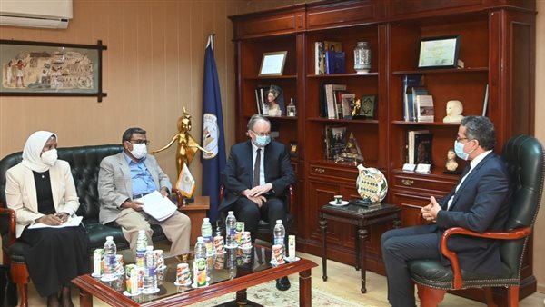 وزير السياحة والآثار