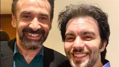 شريف رمزي يهنئ كريم عبد العزيز على فيلمه الجديد 