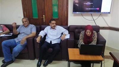 وكيل تعليم البحر الأحمر يجتمع برؤساء لجان الثانوية العامة عبر 