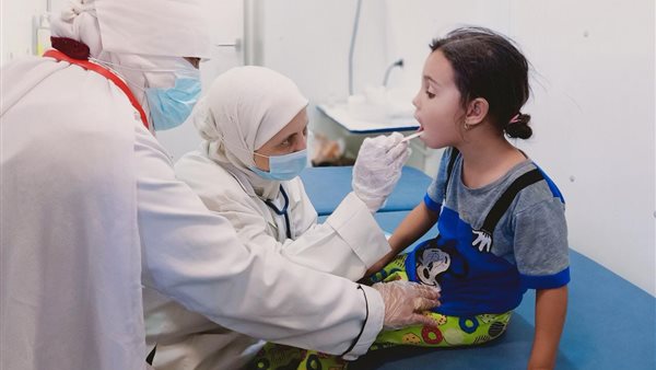 الكشف الطبي على مواطنين