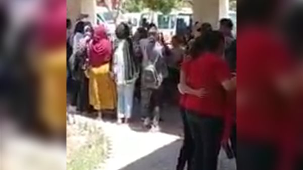 طلاب كلية تربية نوعية