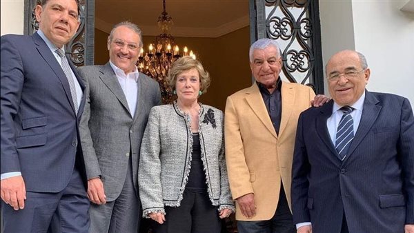 زاهي حواس وجيهان