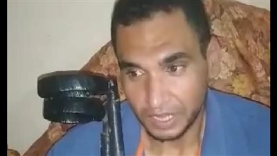 شاب يعتدي على سائق 