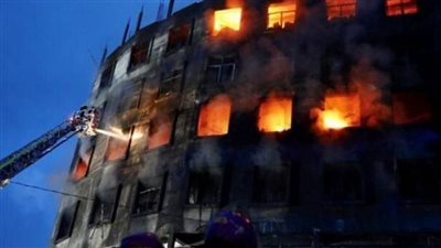 ندب الأدلة الجنائية لمعاينة آثار حريق مكتبة بوسط الإسكندرية