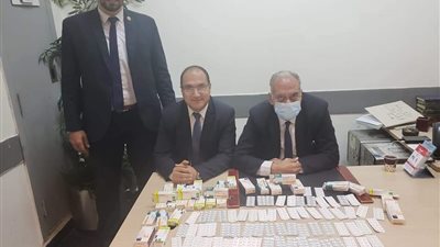 ضبط راكب بمطار القاهرة قادما من فرنسا بحوزته 900 قرص ترامادول (صور)