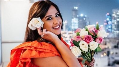 ياسمين عبد العزيز تعلن حصولها على الإقامة الذهبية بالإمارات (صور)